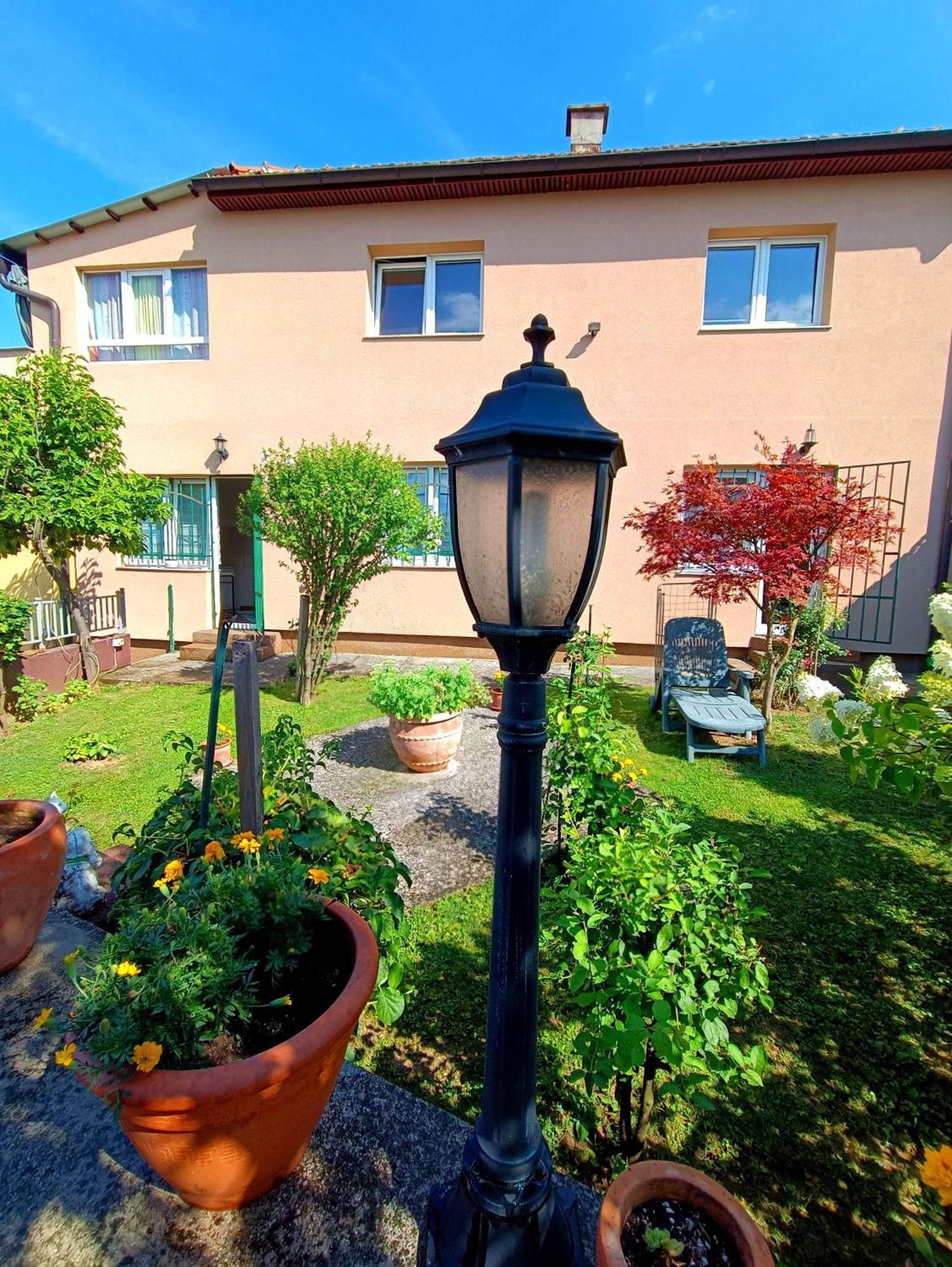 Апартаменти Garden Free Parking Сараєво Номер фото